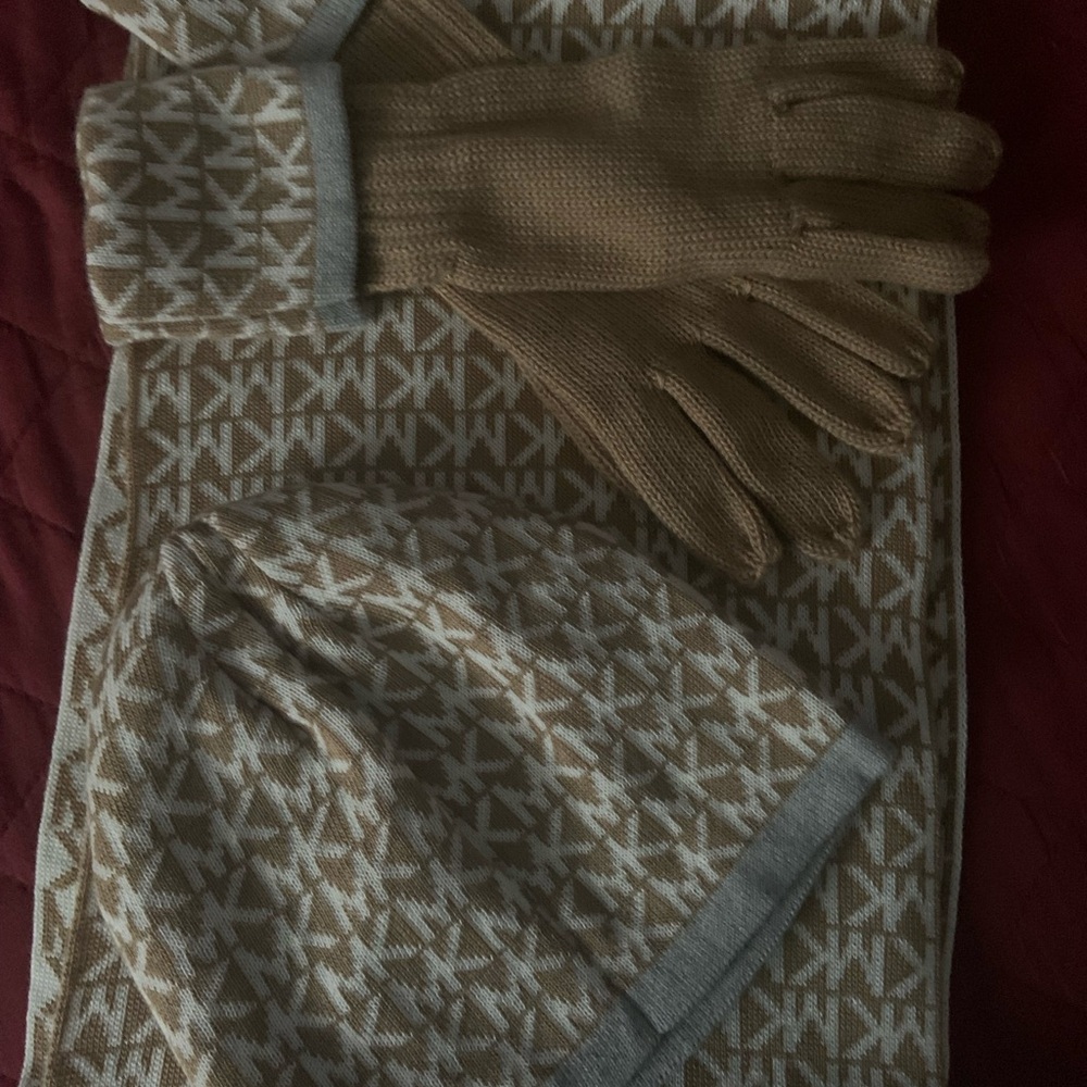 MICHAEL Michael Kors Tan and Gray Gloves
